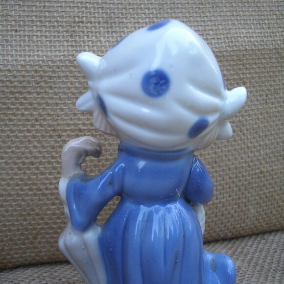 Vintage Girl in Coat KPM Porcelain Figurine - Picture 14 of 16